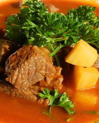 Гуляш со свининой в мультиварке