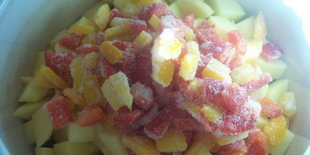 суп-гуляш с чесночными клецками