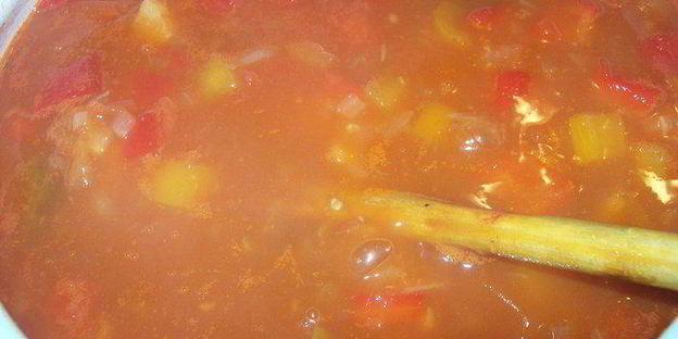 суп-гуляш с чесночными клецками