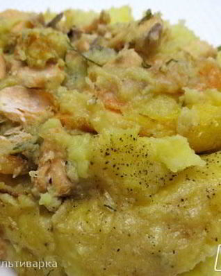 Картофельное пюре с лососем в мультиварке