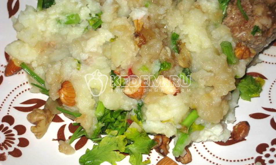 Рецепт картофельного пюре в остром соусе с орехами