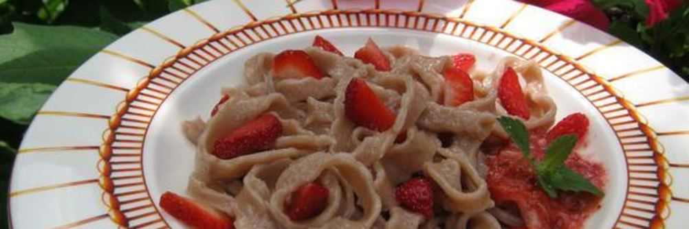 Клубничная лапша