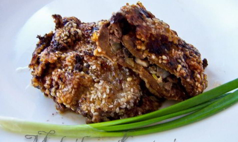 Рецепт фаршированных котлет из печени в кунжутной панировке