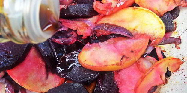 картофельные котлеты с маком, свеклой и килькой