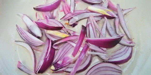 картофельные котлеты с маком, свеклой и килькой