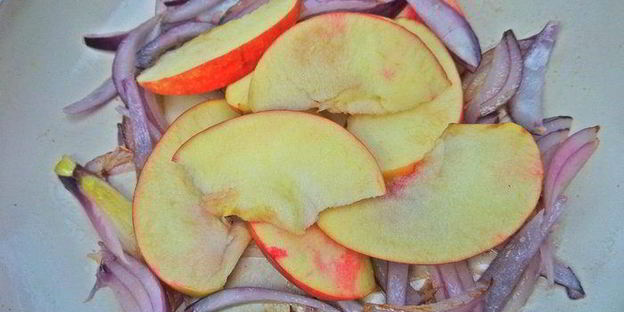 картофельные котлеты с маком, свеклой и килькой