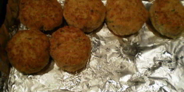 котлеты из двух видов рыб со сливочным соусом