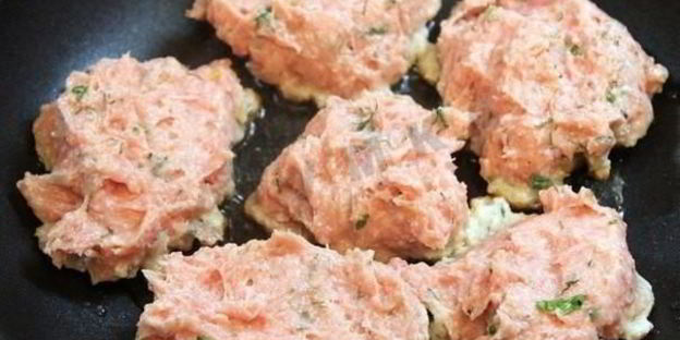котлеты из индейки с манкой на сковороде