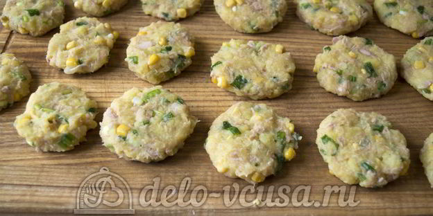 котлеты из консервов и картошки