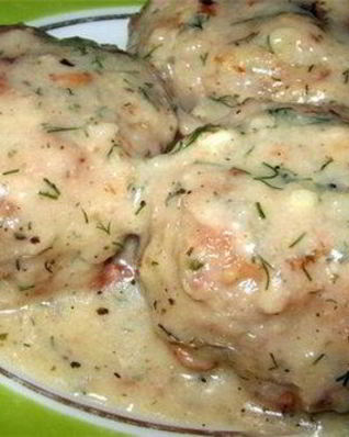 Котлеты из мясного фарша в сырном соусе