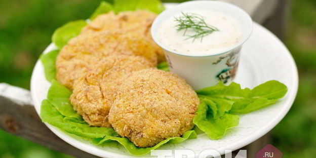 куриные котлеты с яблоком и манкой, запеченные в духовке