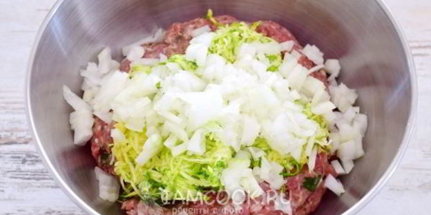 мясные котлеты с кабачками