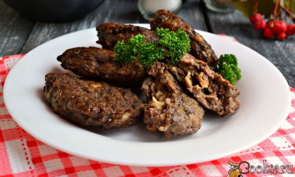 Рецепт пышных котлет из свиной печени и курицы с сыром