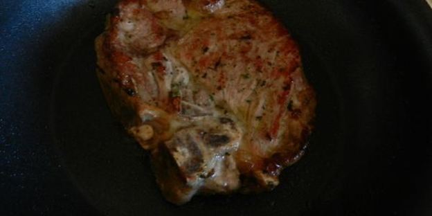 свиная котлета на кости