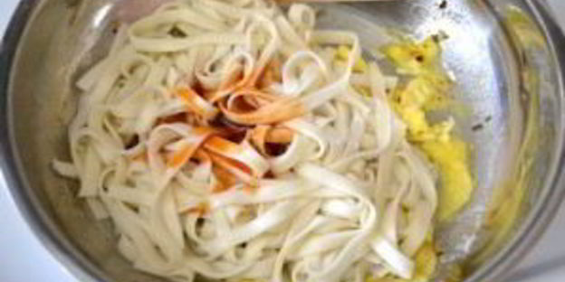 лапша под соусом