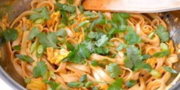 лапша под соусом