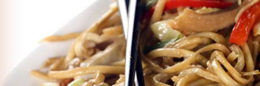 Лапша с курицей и овощами stir fry