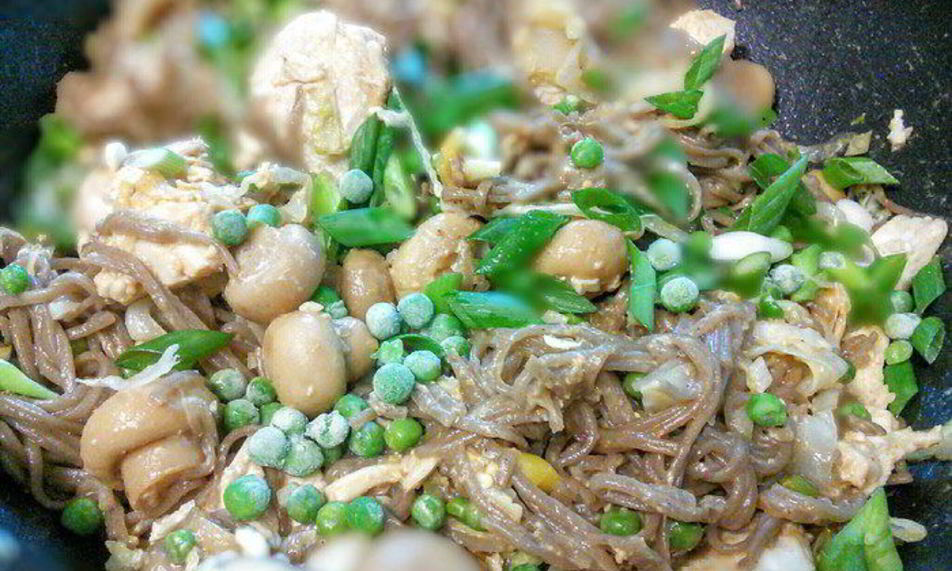 Рецепт лапши с курицей и овощами