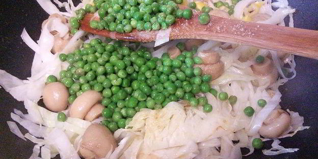 лапша с курицей и овощами