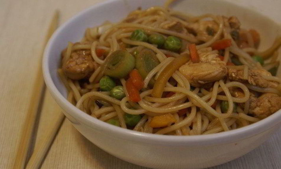 Рецепт лапши с овощами и курицей по-китайски