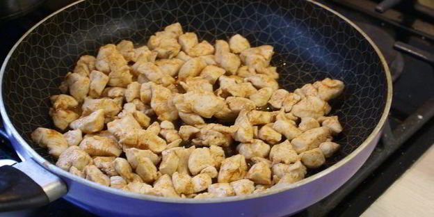 лапша с овощами и курицей по-китайски