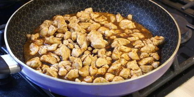 лапша с овощами и курицей по-китайски