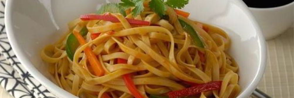 Лапша с овощами и зеленью