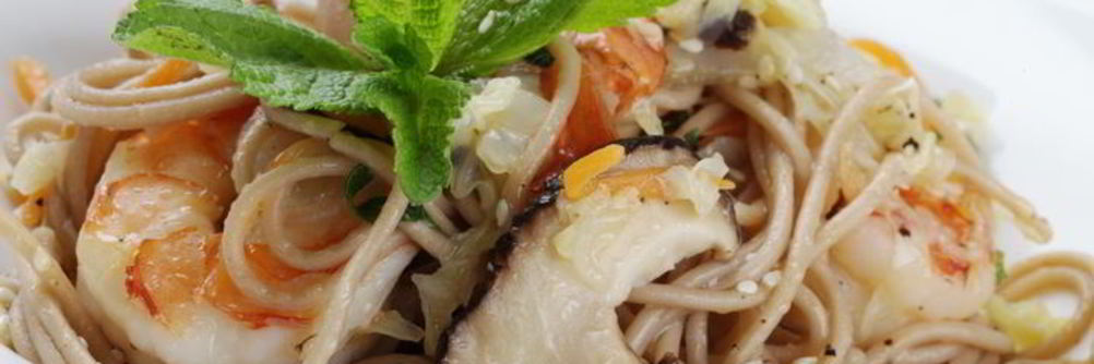 Лапша соба с креветками