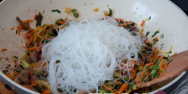 лапша в воке
