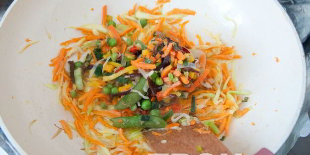 лапша в воке