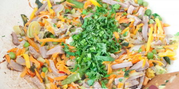 лапша в воке