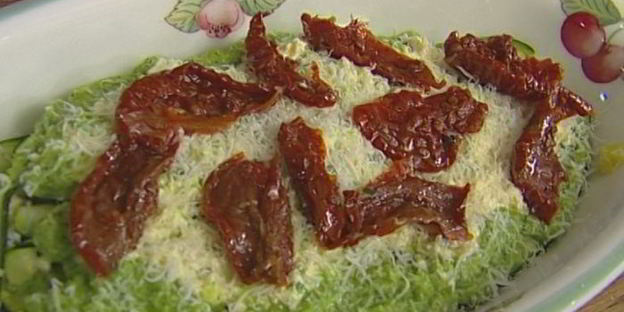 лазанья из цукини с рикоттой и соусом песто