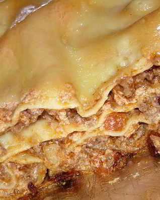 Лазанья под розовым соусом