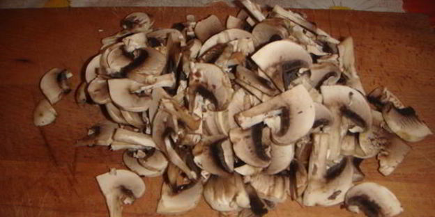 лазанья с фаршем, баклажанами и грибами