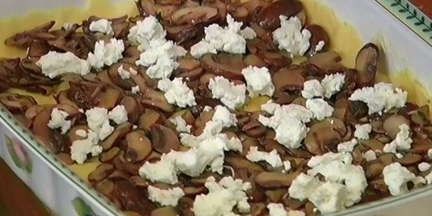 лазанья с грибами, козьим сыром и шпинатом