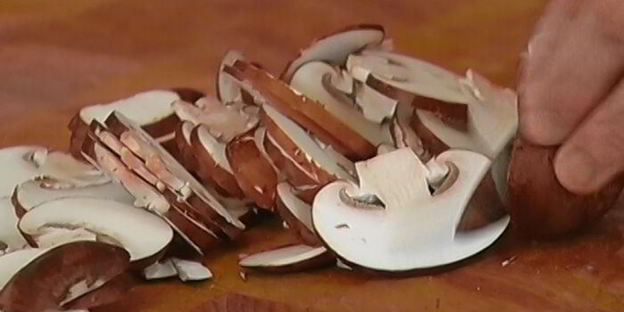 лазанья с грибами, козьим сыром и шпинатом