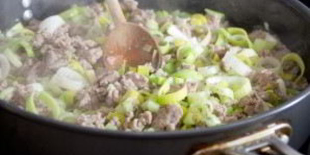 лазанья с курицей и овощами