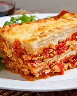 Лазанья с курицей и помидорами