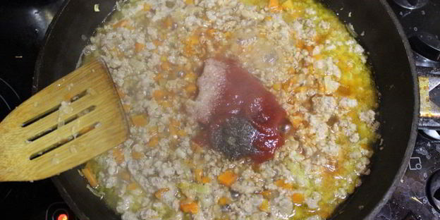 мясная лазанья с соусом бешамель