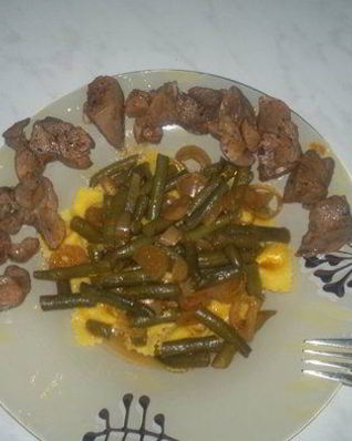 Бедро индейки и макароны со стручковой фасолью