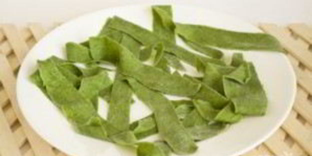 домашняя паста со шпинатом и томатами