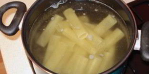 каннеллони под соусом бешамель