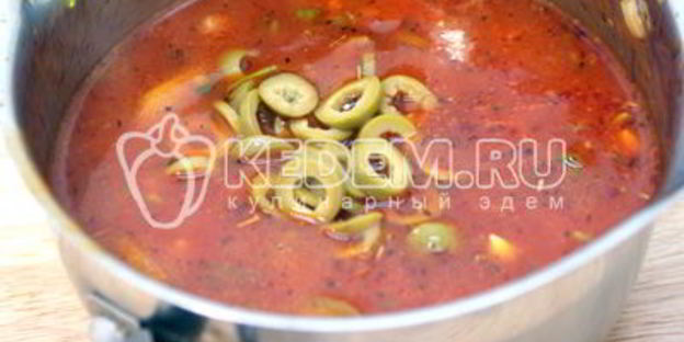 макароны перья с овощной подливой