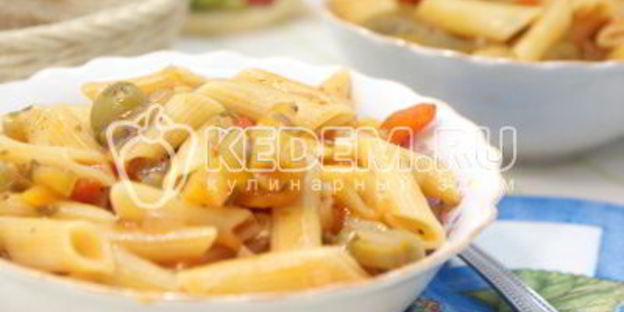 макароны перья с овощной подливой