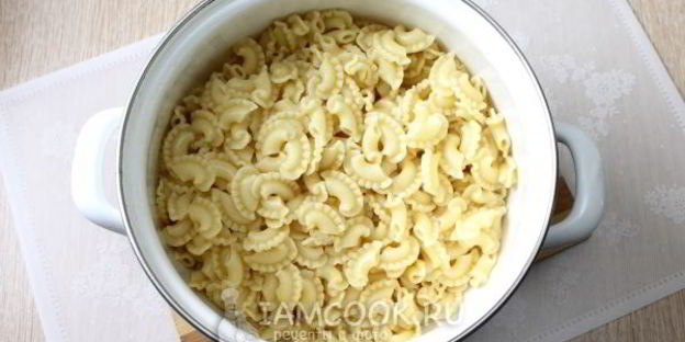 макароны с сыром и хрустящей крошкой