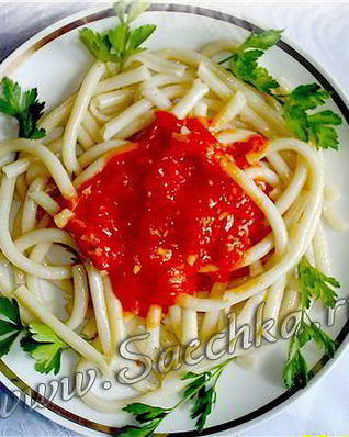 Макароны с томатным соусом