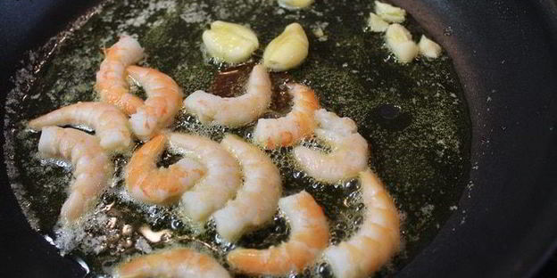 паста фетучини с креветками и томатами