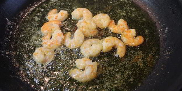 паста фетучини с креветками и томатами