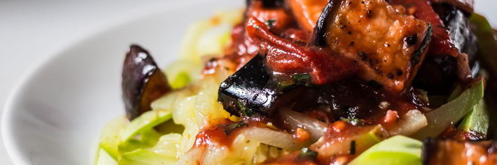 Паста из кабачков с томатным соусом