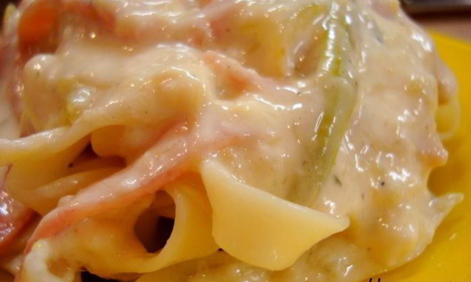 Рецепт пасты с кабачками и ветчиной в сырном соусе